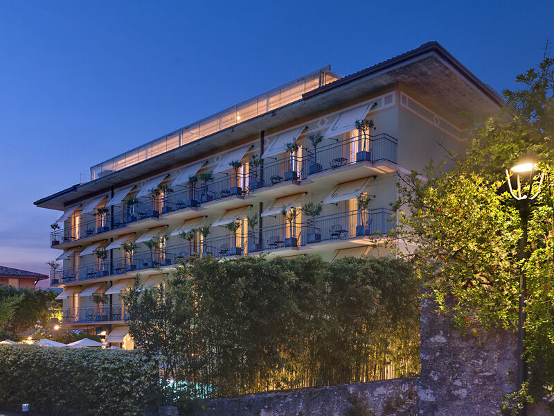 Hotel 4 stelle a Bardolino sul Lago di Garda | Palace Hotel San Pietro XENIA S.A.S. di Pasotti Edoardo e C | Palace hotel
