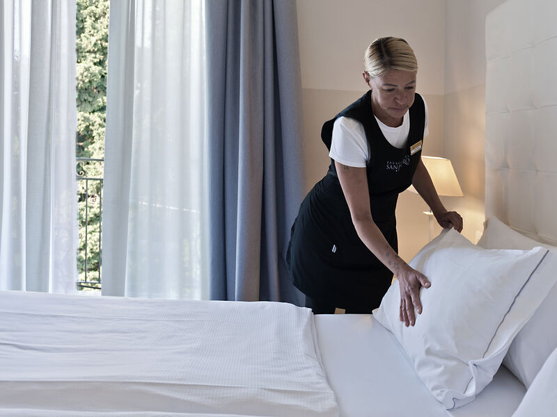 Hotel 4 stelle a Bardolino sul Lago di Garda | Palace Hotel San Pietro XENIA S.A.S. di Pasotti Edoardo e C | Suites & Rooms